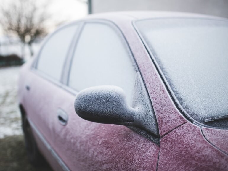 Les astuces pour prévenir le gel sur les vitres de sa voiture en hiver