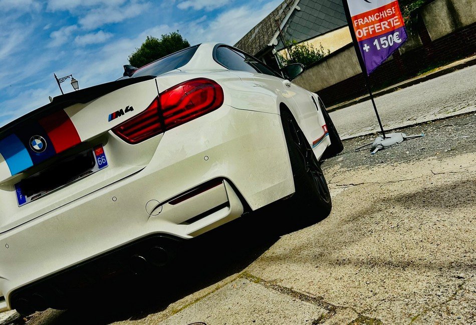 bmw-m4-ajglass_format-site